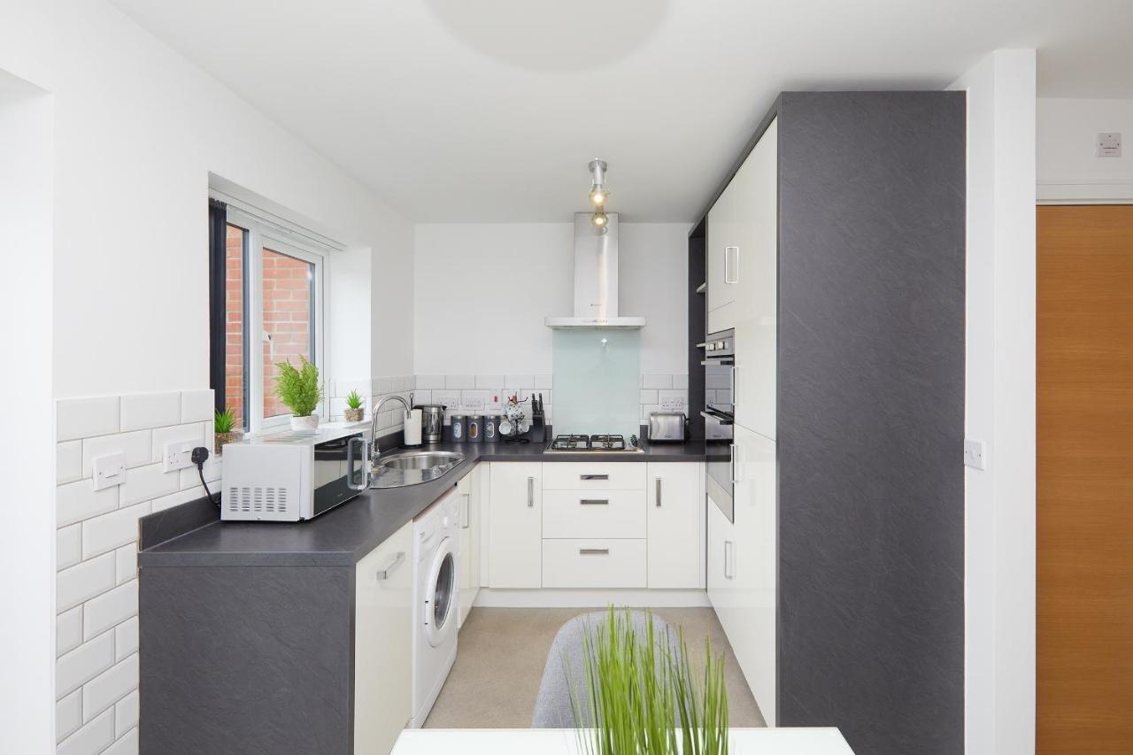 Comfort - 2 Bed House, 3 Min Walk To Hospital, Free Parking Holiday home *
