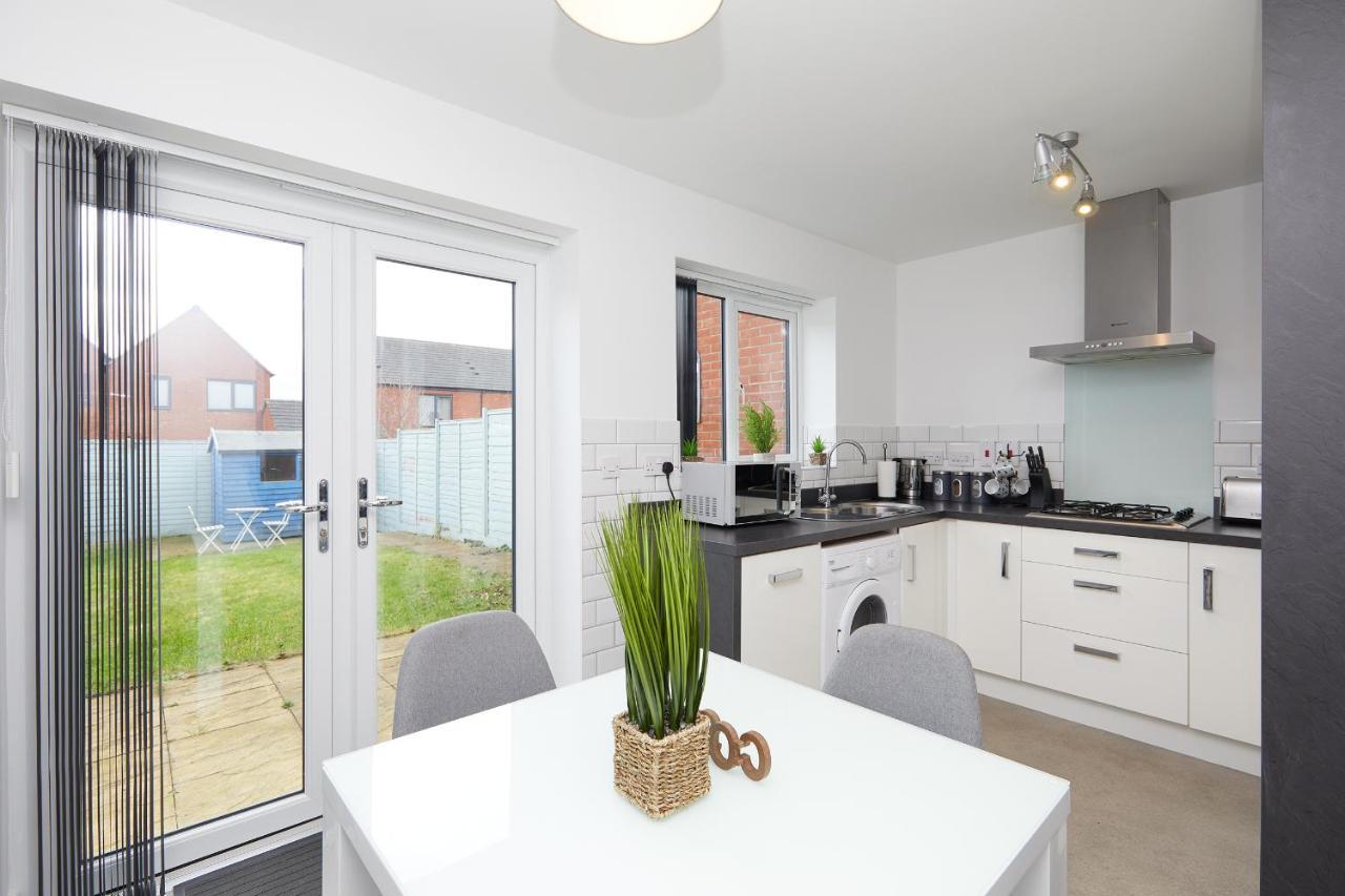 Holiday home Comfort - 2 Bed House, 3 Min Walk To Hospital, Free Parking *