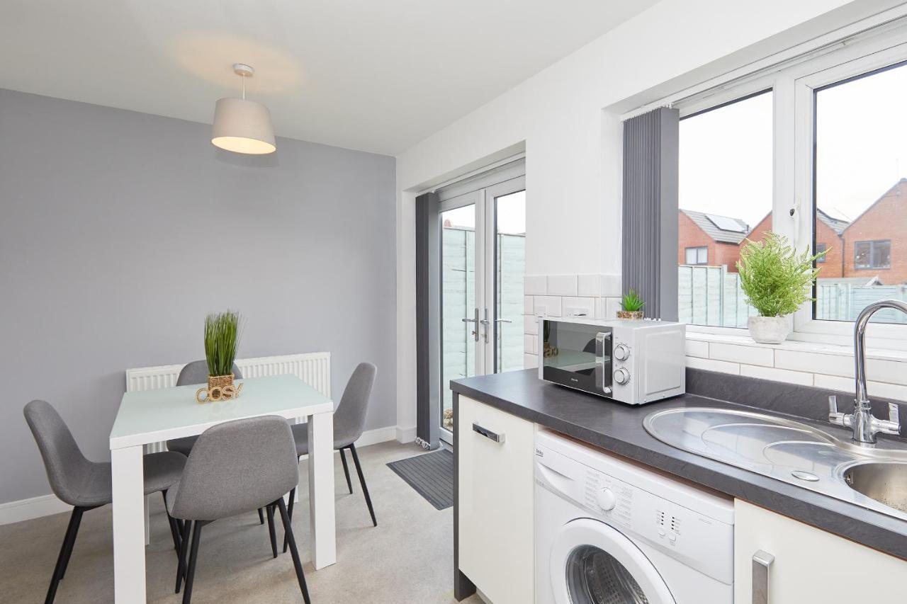 Holiday home Comfort - 2 Bed House, 3 Min Walk To Hospital, Free Parking *