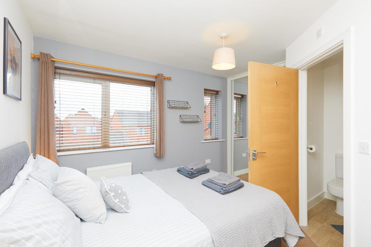 Comfort - 2 Bed House, 3 Min Walk To Hospital, Free Parking Holiday home *
